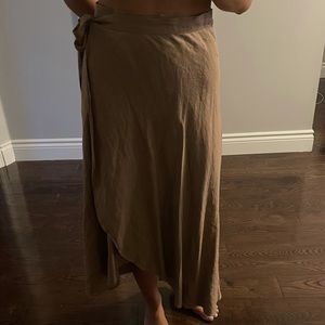 Aritzia Wilfred Eleta wrap skirt. brown. Size 4